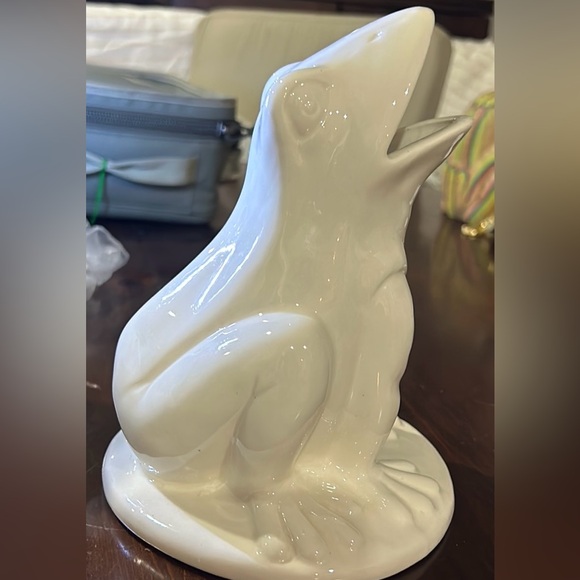 White ceramic frog decor- can be used for flowers or stand alone decor - Picture 6 of 6